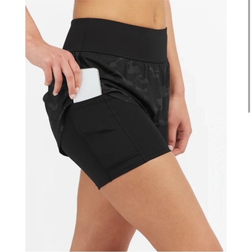 SPANX • Women’s Get Moving Wicking Performance Black Camouflage Shorts Athletic